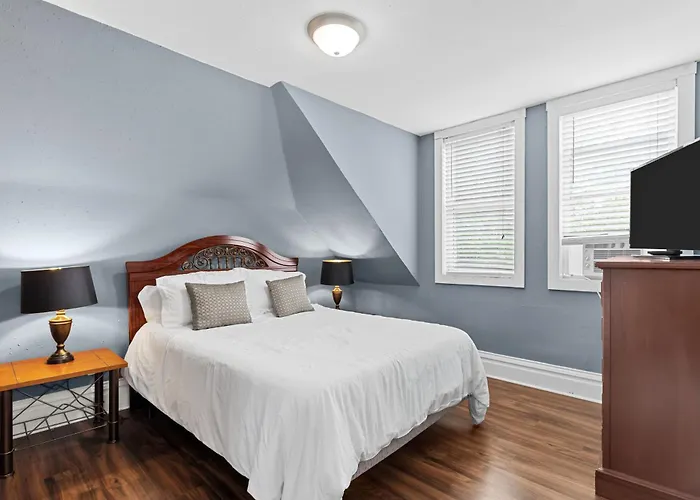 Historic 2 Bedroom House St Charles