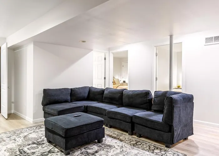 Dog-Friendly 5-Br Home For Groups