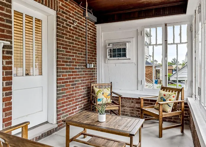 Dog-Friendly House By Main Street