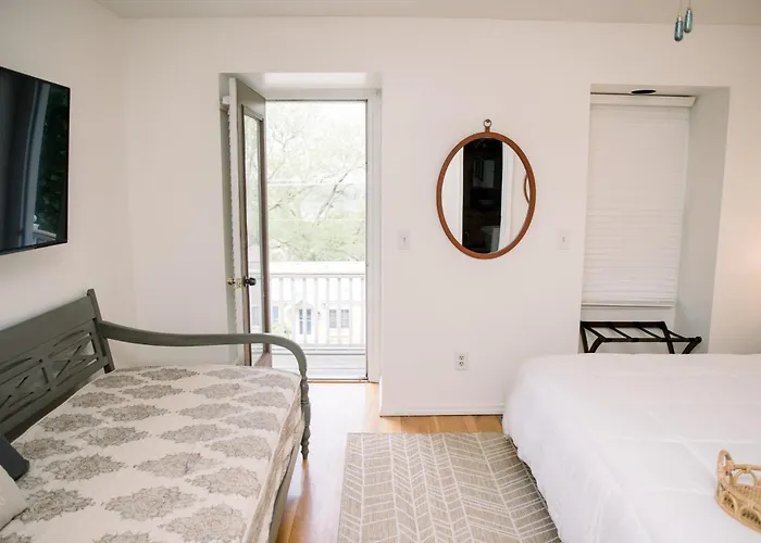Victorian Gem Steps From Main St - Sleeps 9 & Pets