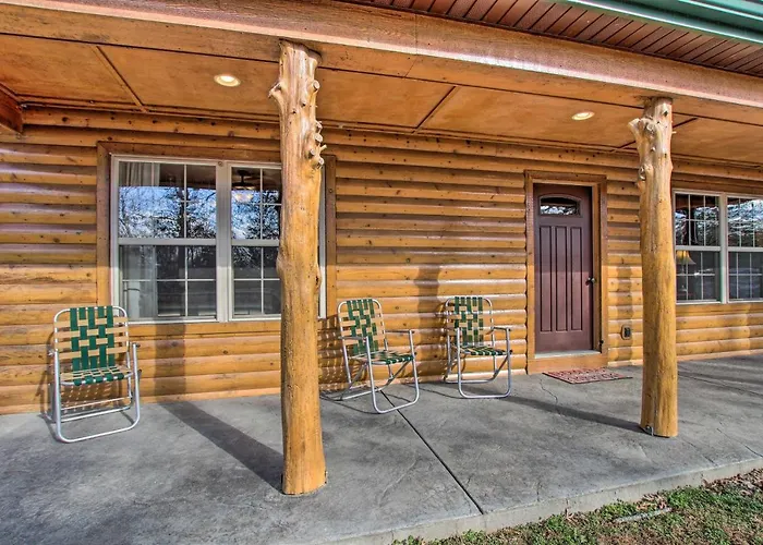 Close To Vineyards: Updated New Haven Retreat!